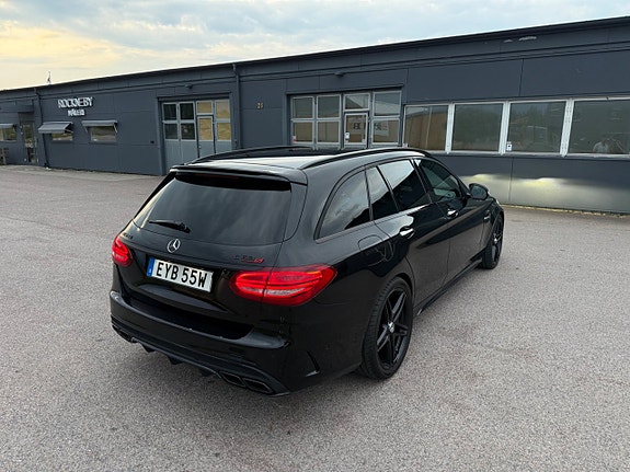 Mercedes-Benz C63 15 of 30