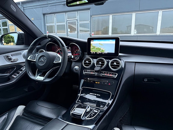 Mercedes-Benz C63 21 of 30