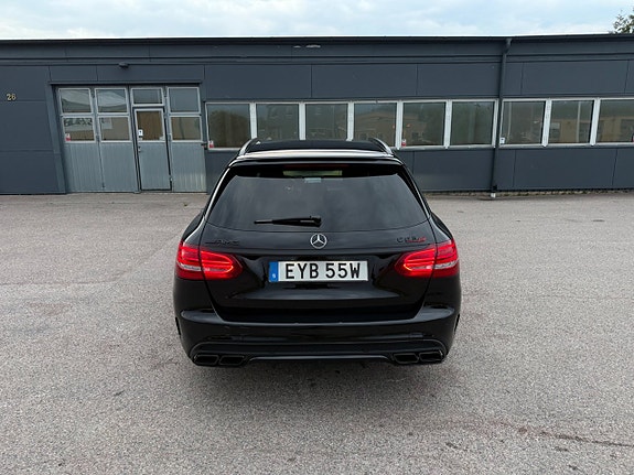 Mercedes-Benz C63 14 of 30