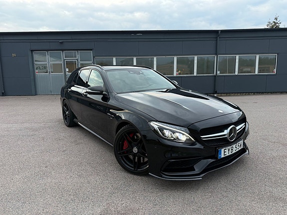 Mercedes-Benz C63 4 of 30