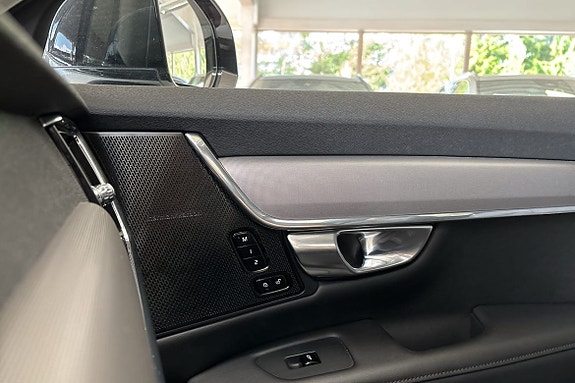 Volvo V90 26 of 29