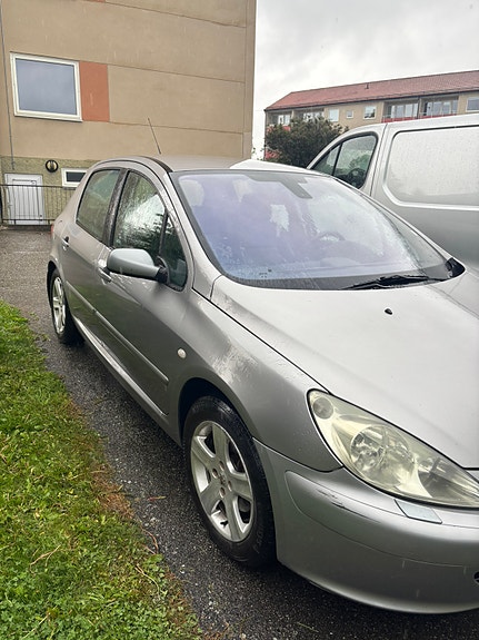 Peugeot 307 2 of 5