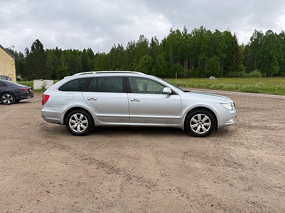 Skoda Superb 3 of 5