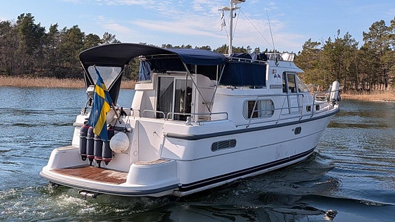 Nimbus 370 / 380 Commander Volvo KAD 44