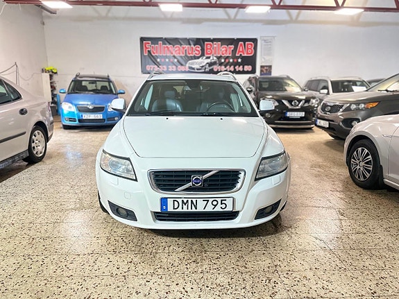 Volvo V50 2 of 5