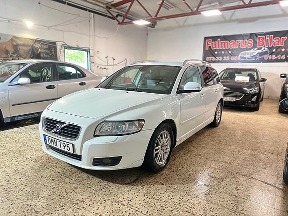 Volvo V50 3 of 5