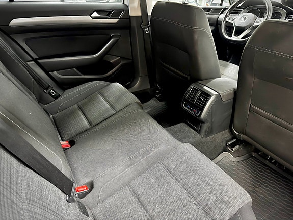 Volkswagen Passat 16 of 18