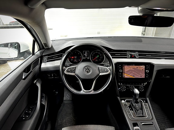 Volkswagen Passat 10 of 18