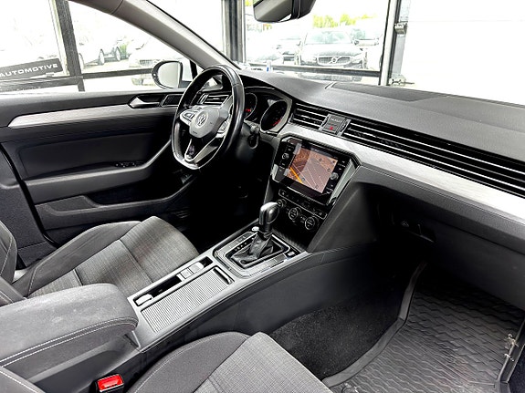 Volkswagen Passat 9 of 18