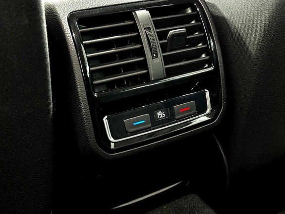 Volkswagen Passat 17 of 18