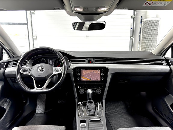 Volkswagen Passat 12 of 18