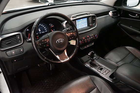 Kia Sorento 9 of 16