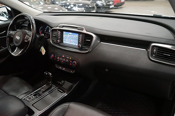 Kia Sorento 10 of 16