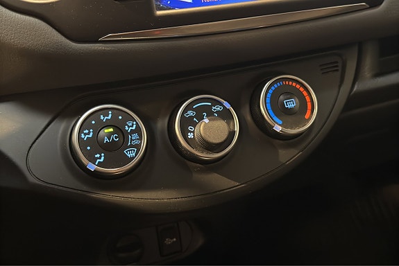 Toyota Yaris 15 of 17