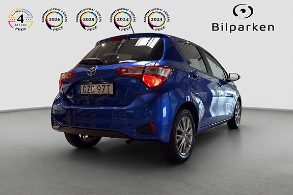 Toyota Yaris 2 of 17