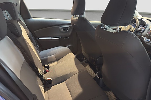 Toyota Yaris 10 of 17