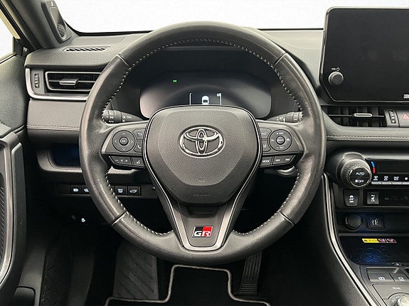 Toyota RAV4 12 of 30