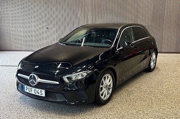 Mercedes-Benz A180 2 of 5