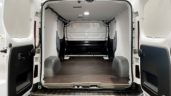 Renault Trafic 10 of 15