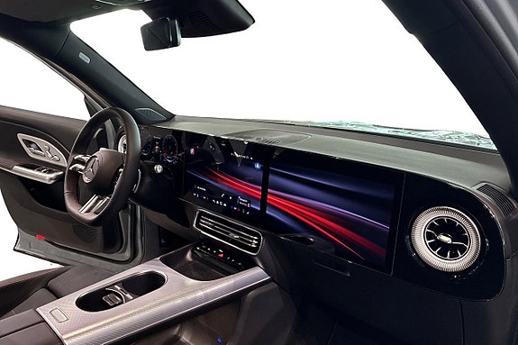Mercedes-Benz GLB220 9 of 13