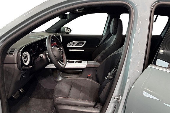 Mercedes-Benz GLB220 11 of 13