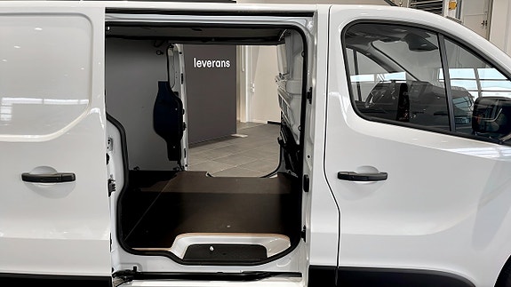 Renault Trafic 15 of 15