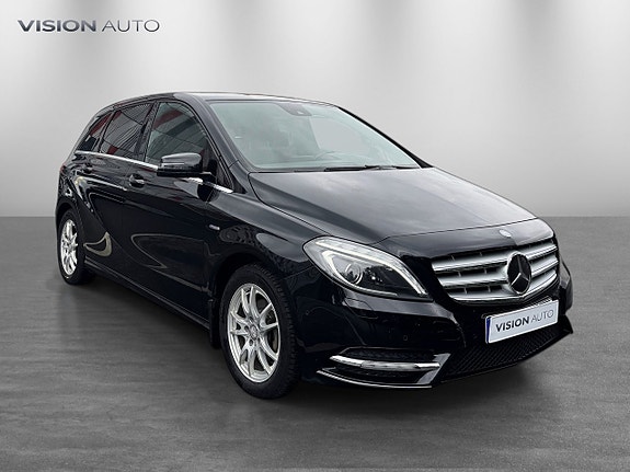 Mercedes-Benz B180 3 of 5