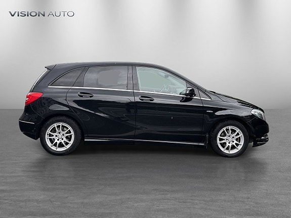 Mercedes-Benz B180 4 of 5
