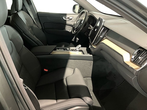 Volvo XC60 4 of 5