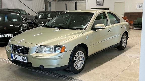 Volvo S60 3 of 5