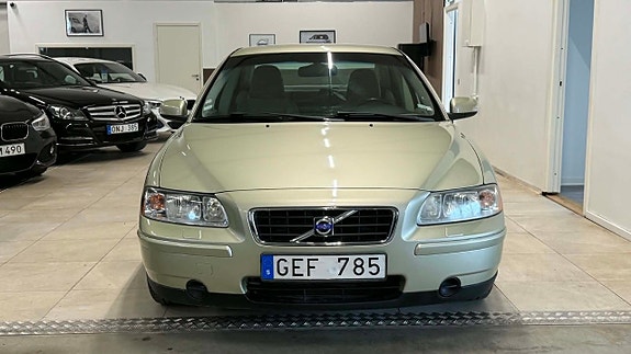 Volvo S60 2 of 5