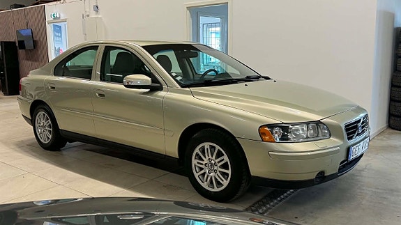 Volvo S60 4 of 5