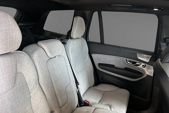 Volvo XC90 11 of 30