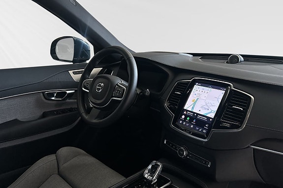 Volvo XC90 10 of 30