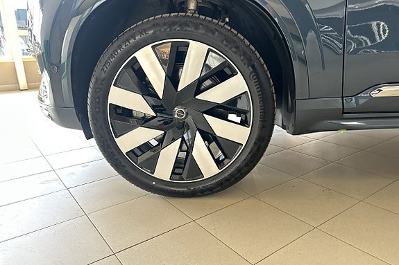 Volvo XC90 18 of 30