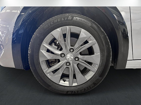 Peugeot e-208 14 of 19