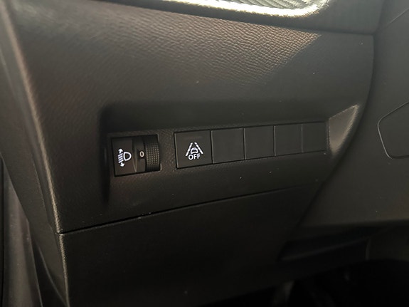 Peugeot e-208 16 of 19
