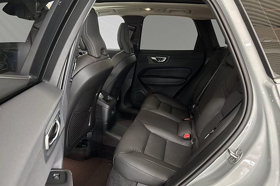 Volvo XC60 8 of 29