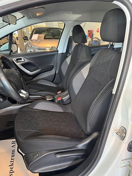 Peugeot 2008 3 of 5