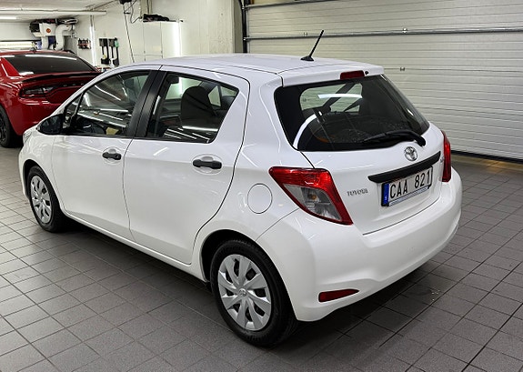 Toyota Yaris 4 of 19