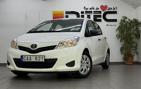 Toyota Yaris 2 of 19