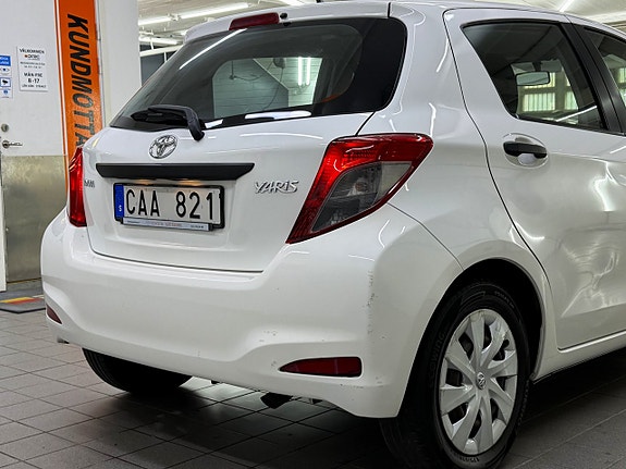 Toyota Yaris 7 of 19