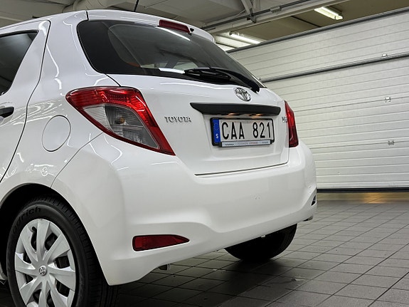 Toyota Yaris 5 of 19