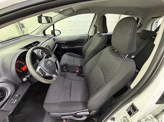 Toyota Yaris 9 of 19