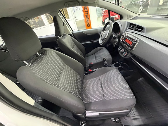 Toyota Yaris 14 of 19