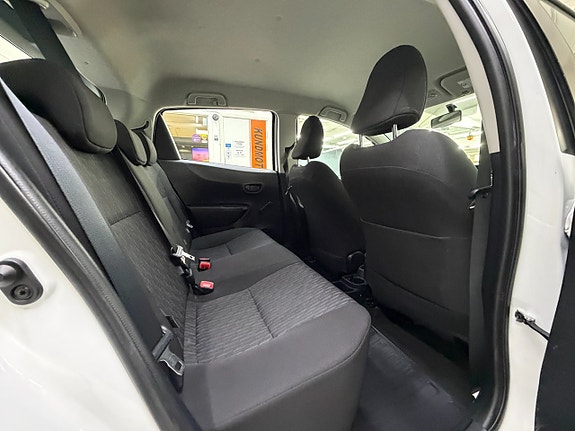 Toyota Yaris 13 of 19