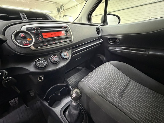 Toyota Yaris 16 of 19