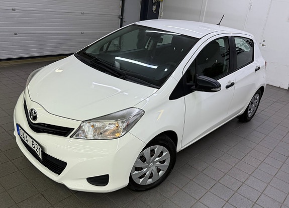Toyota Yaris 3 of 19