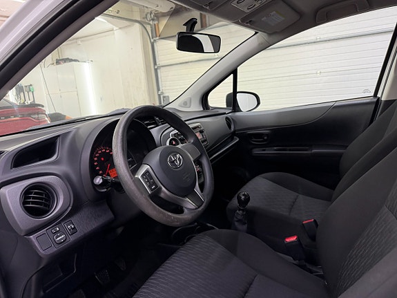 Toyota Yaris 10 of 19