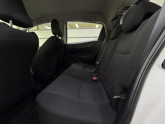 Toyota Yaris 12 of 19